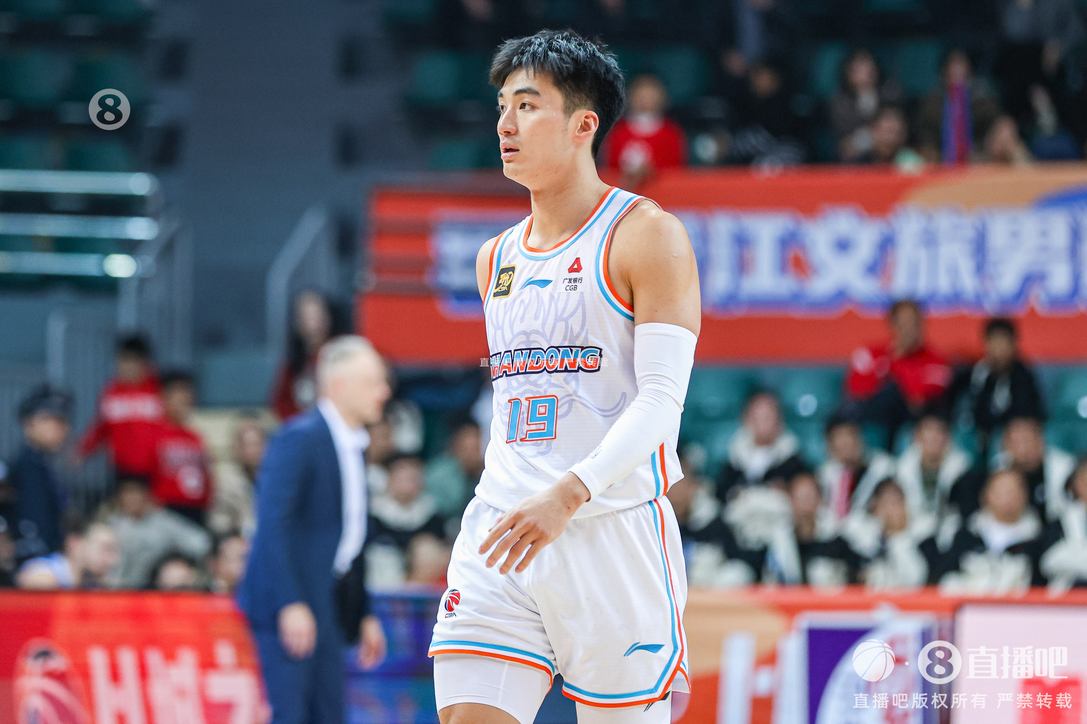 媒体人：山东VS北京最后90秒激烈紧张但不精彩 本土球员菜鸡互啄