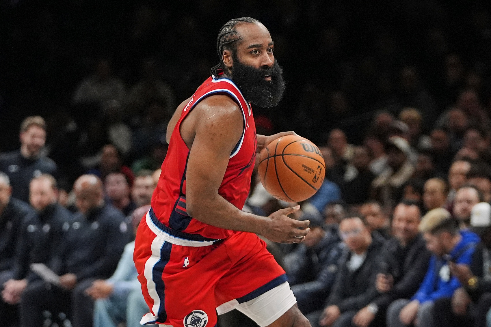 如何扭转局面？哈登：防守端的稳固改变了局面 我们信心从未动摇