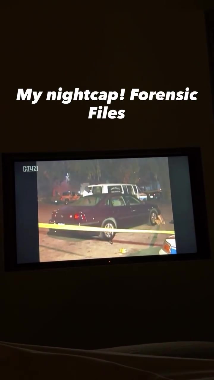 开云体育-詹姆斯晒睡前看剧：《美国法医档案》是我最爱的剧集之一