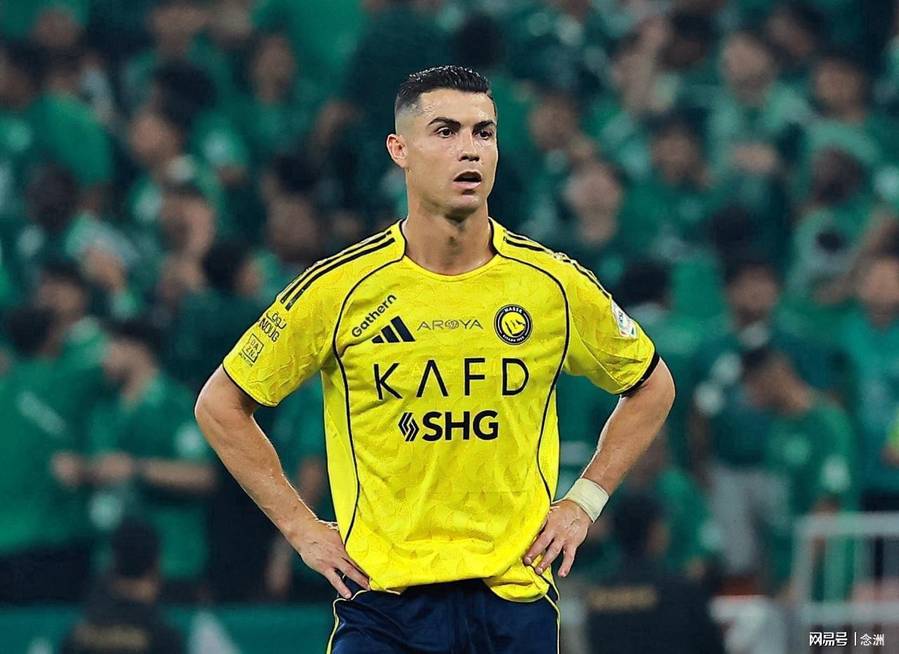 足坛一夜动态：C罗罢赛遭强硬回击！本泽马首秀戴帽 尤文0-3出局